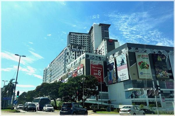 Colour-theme Designed, Private Home, Cybersquare 27b Cyberjaya, Flexihome-my Apartment *
